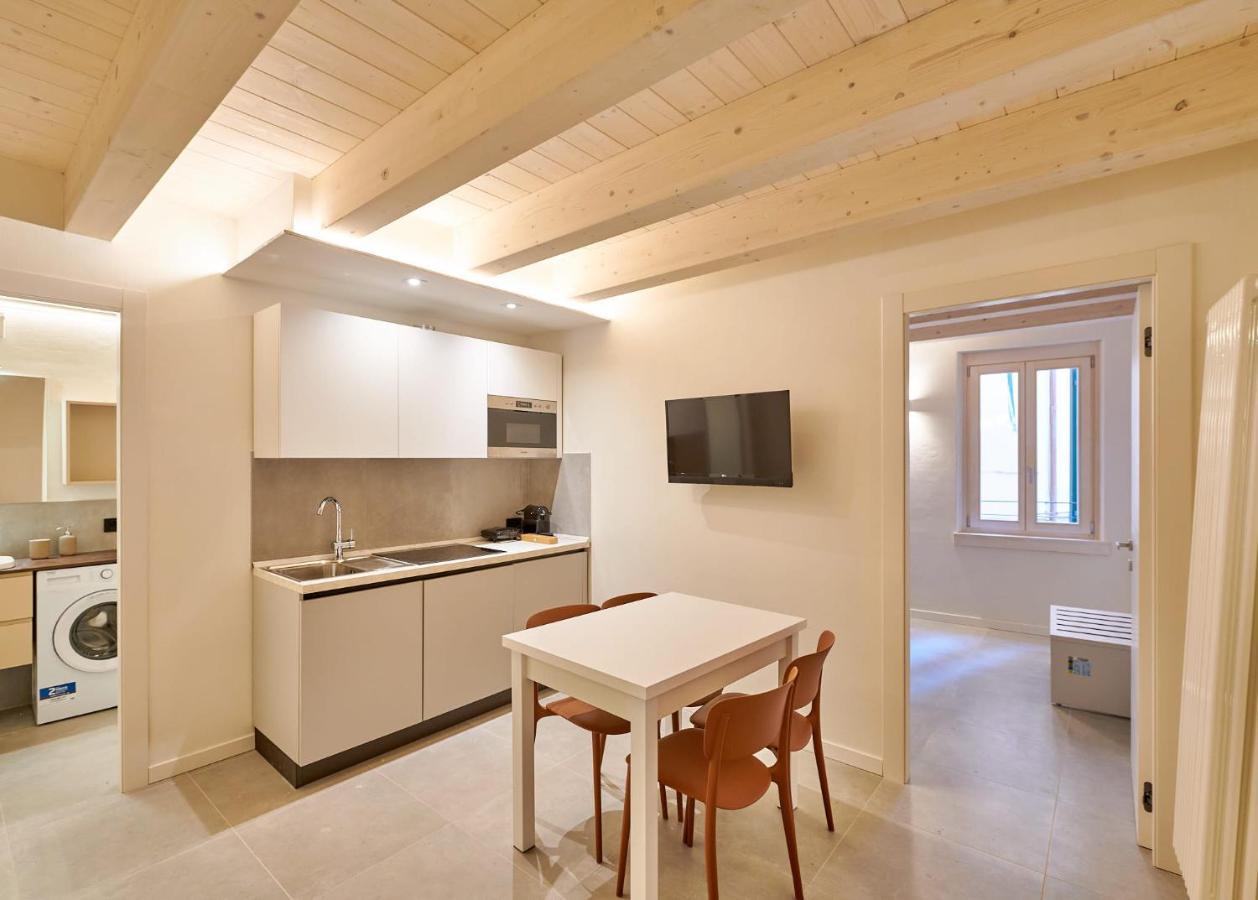 Apartmentsgarda - Residenza Mercanti Екстер'єр фото